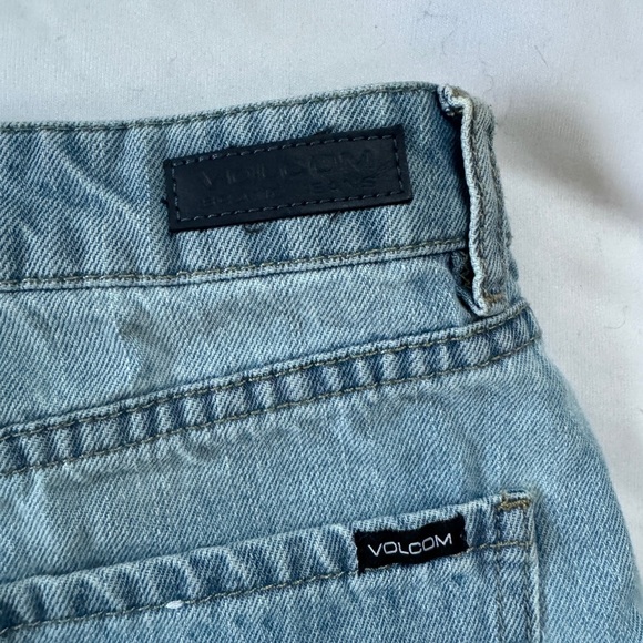 4/$25 Like new mid rise Volcom Blue Jean Shorts with Frayed Hem sz 30 - Picture 4 of 4